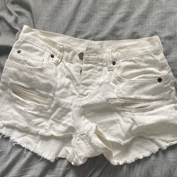 white distressed jean shorts - Picture 1 of 3